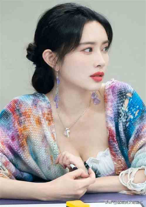Bìa truyện Đô Thị Kịch Nữ Hữu Tòng Hạ Vãn Tình Khai Thủy (都市剧:女友从夏晚晴开始)